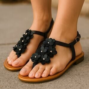 NWOT - Ladies Victoria K Black Flowers Thong Flip Flop Summer Beach Sandals ~ 7